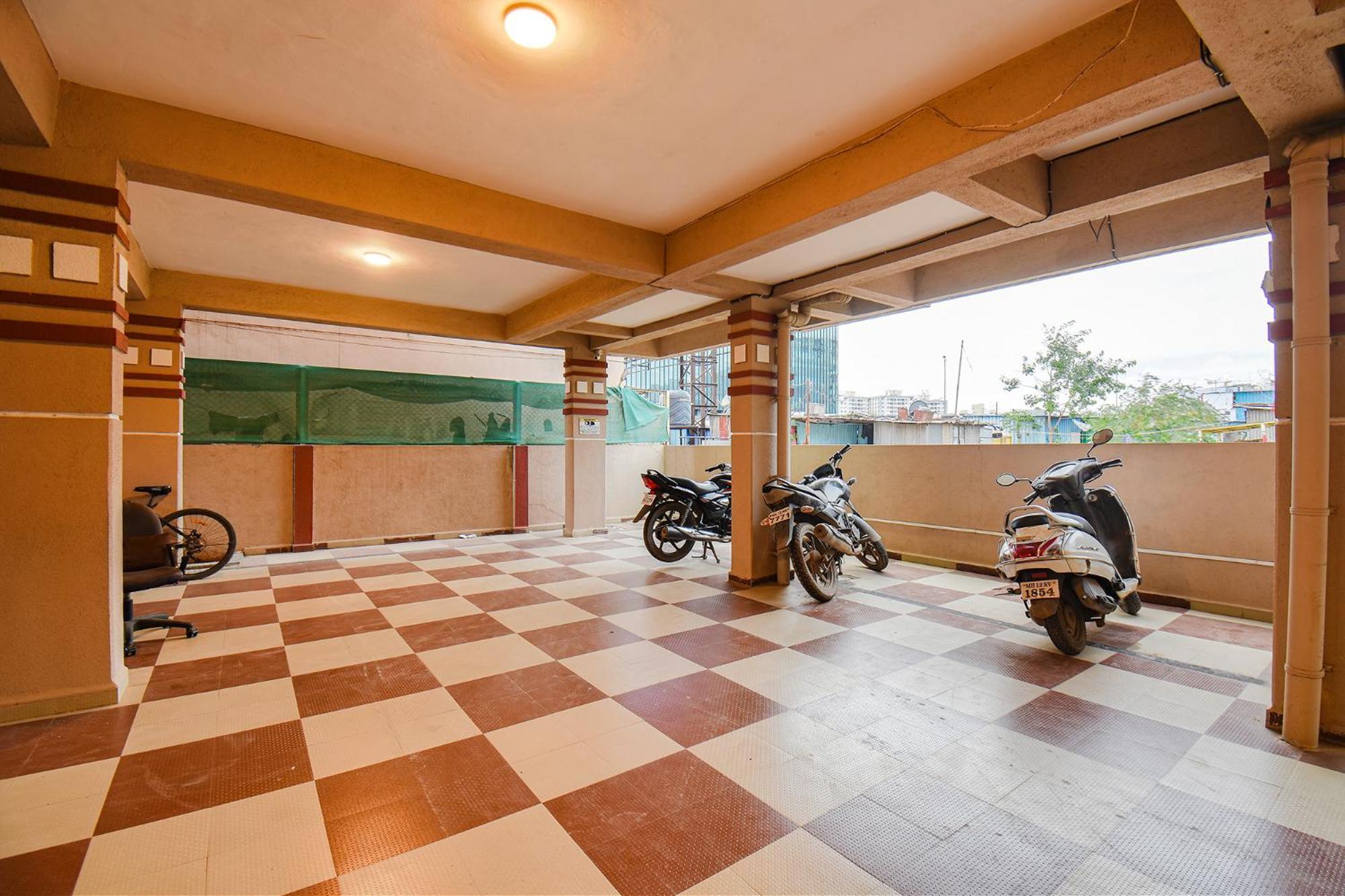 OYO 80616 4 Star Executive Hotel Pune Exterior foto