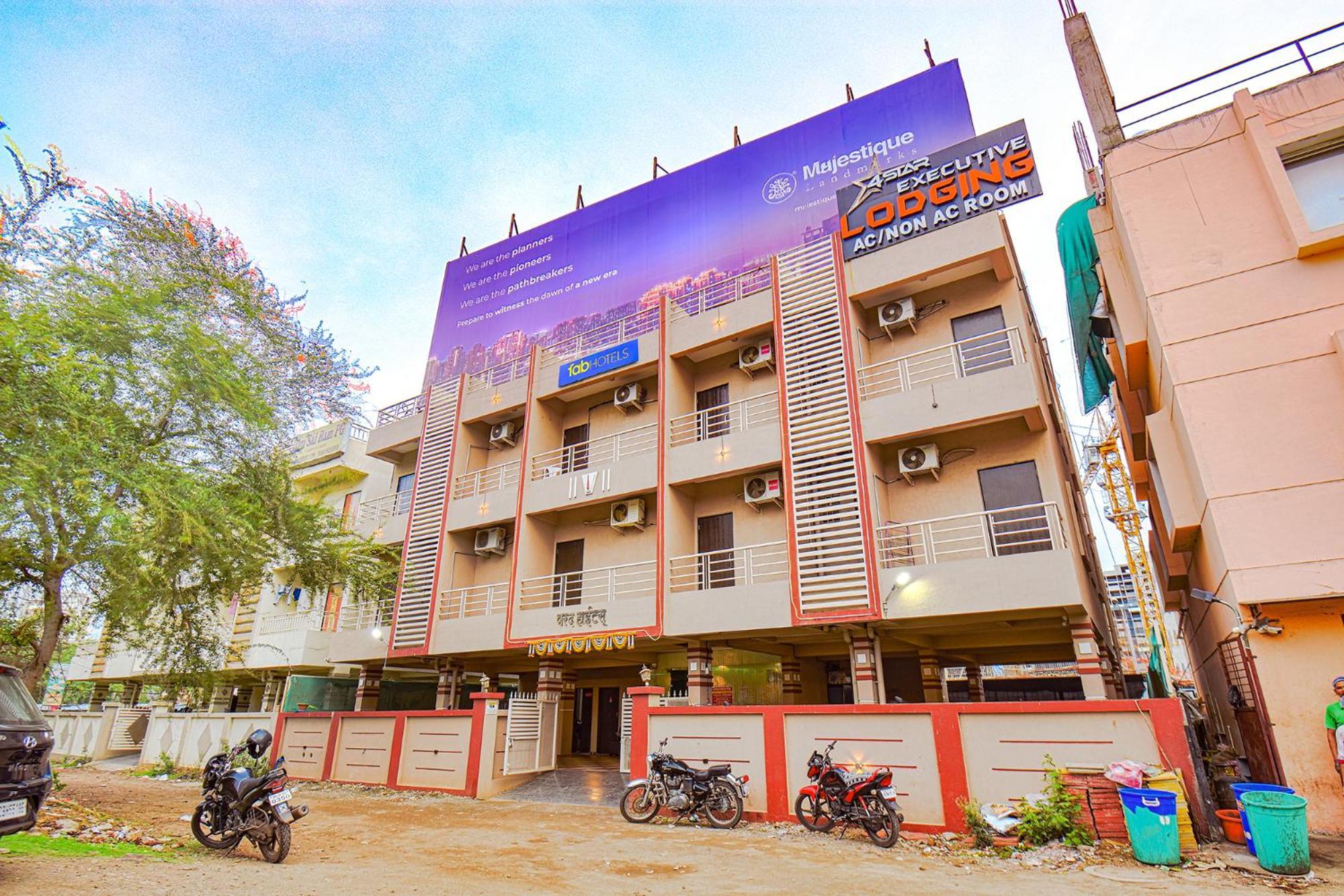 OYO 80616 4 Star Executive Hotel Pune Exterior foto