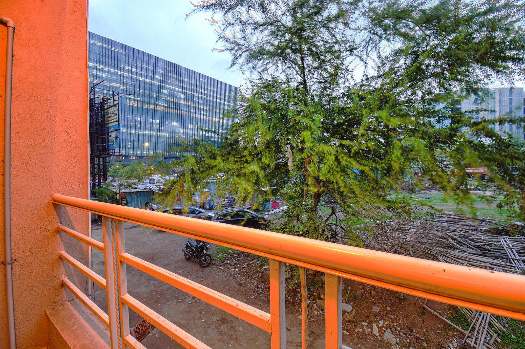 OYO 80616 4 Star Executive Hotel Pune Exterior foto